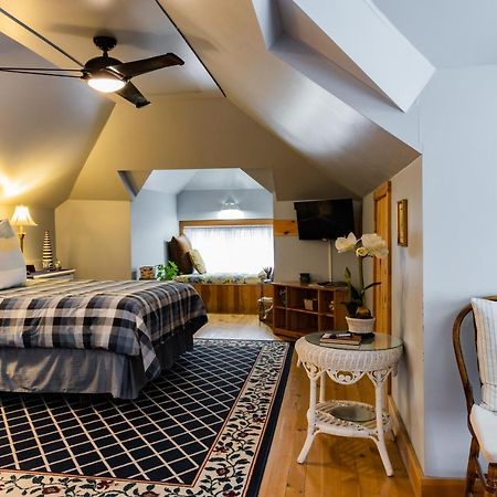 A Hidden Gem Bed And Breakfast Windsor Extérieur photo