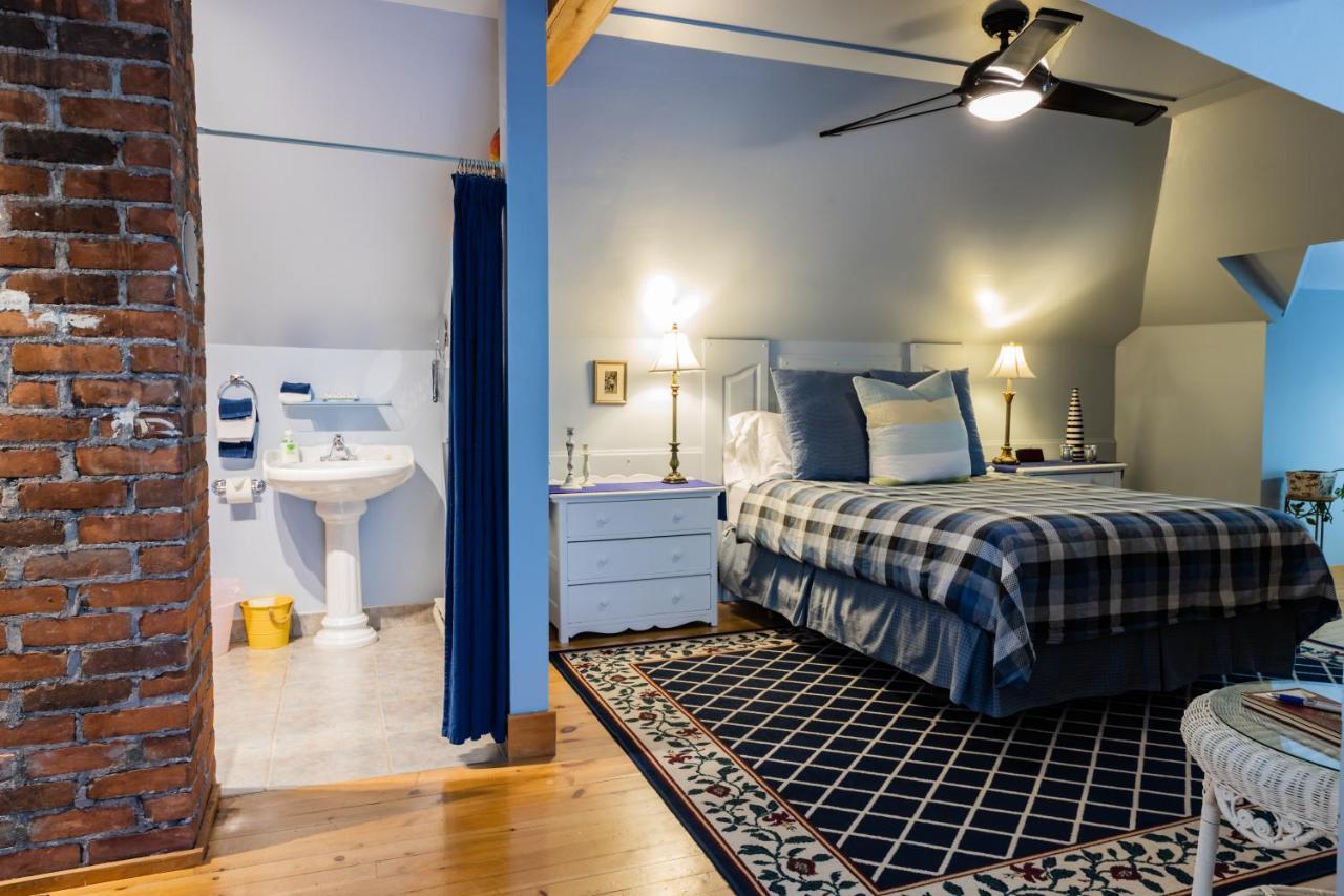 A Hidden Gem Bed And Breakfast Windsor Extérieur photo