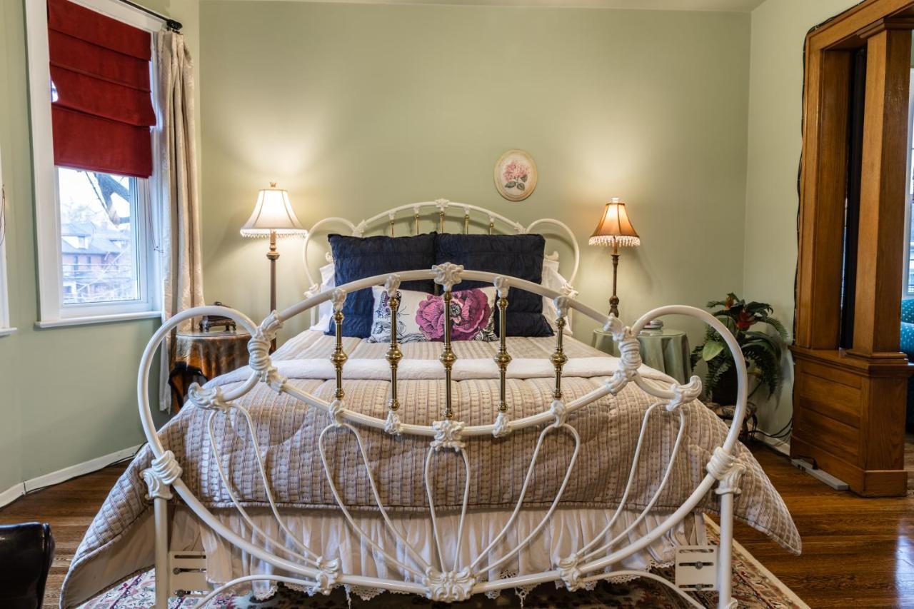 A Hidden Gem Bed And Breakfast Windsor Extérieur photo