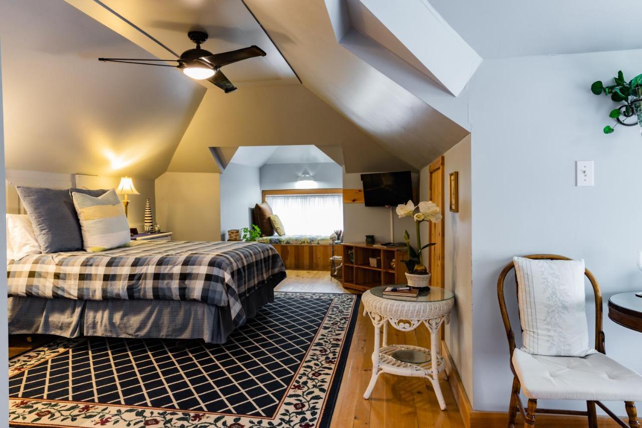 A Hidden Gem Bed And Breakfast Windsor Extérieur photo