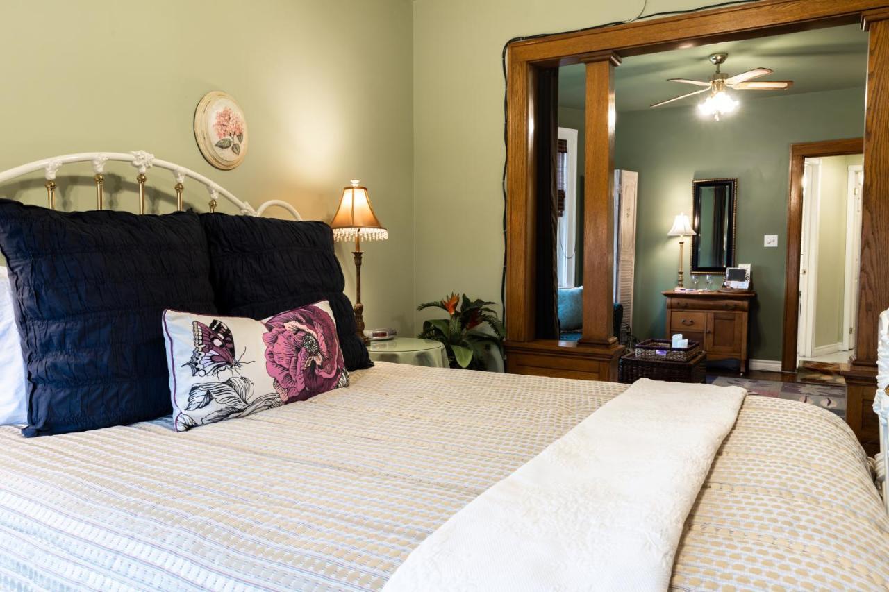 A Hidden Gem Bed And Breakfast Windsor Extérieur photo