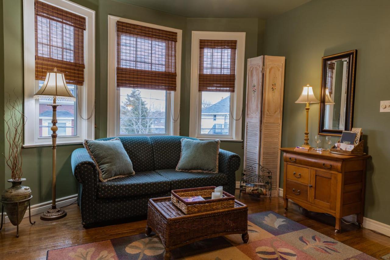 A Hidden Gem Bed And Breakfast Windsor Extérieur photo