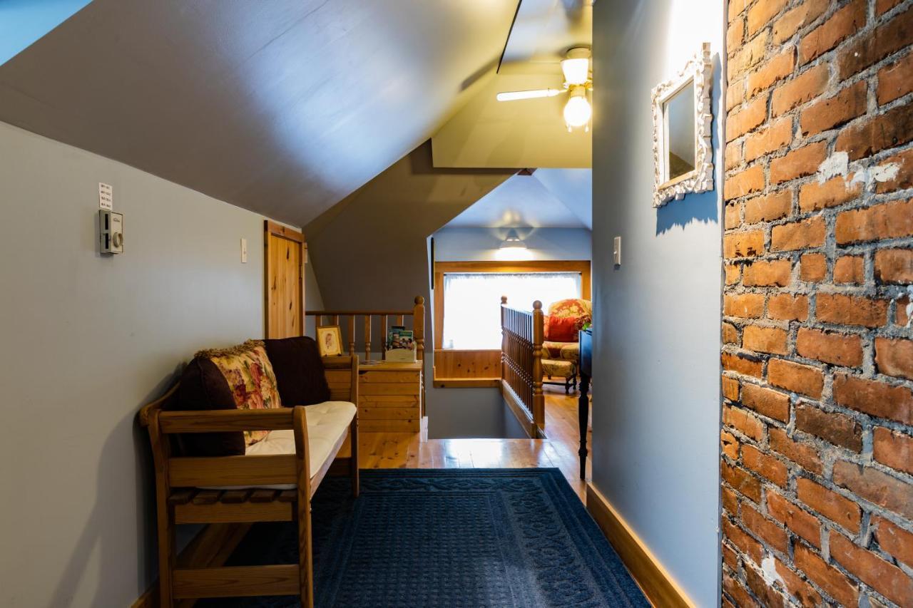 A Hidden Gem Bed And Breakfast Windsor Extérieur photo